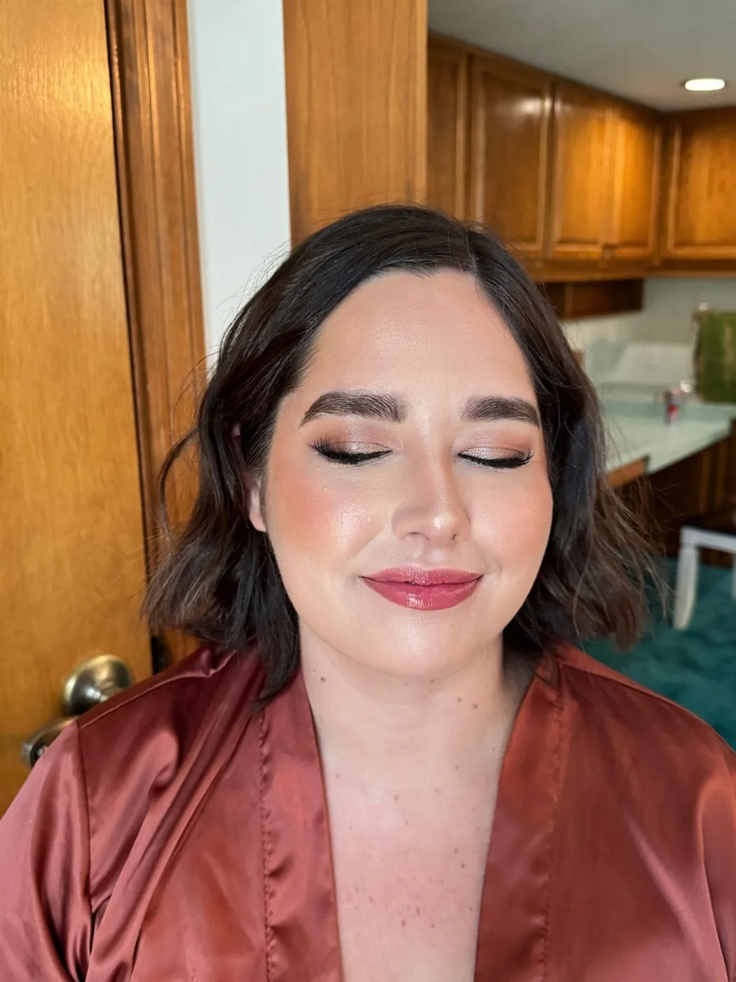 Soft glam makeup with a wavy bob